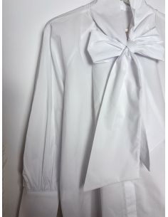 Blusa blanca lazada al cuello 2
