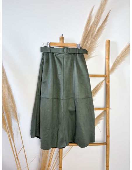 Falda de antelina verde con cinturón