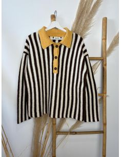 Jersey de rayas marrón y cuello amarillo
