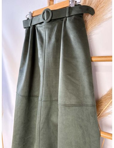 Falda de antelina verde con cinturón