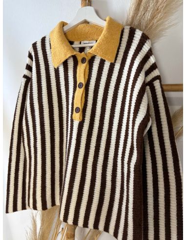 Jersey de rayas marrón y cuello amarillo