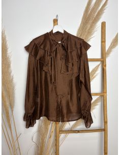 Blusa chocolate con volantes y lazada al cuello