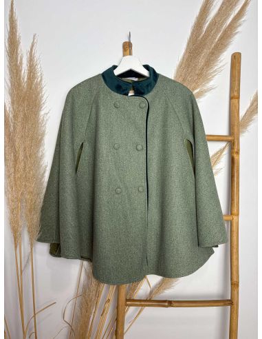 Poncho de paño verde
