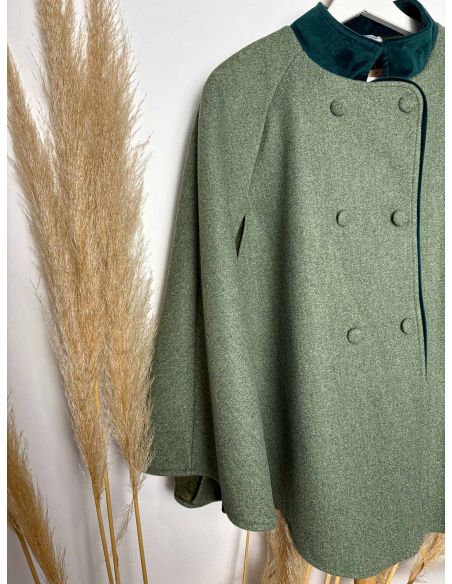 Poncho de paño verde