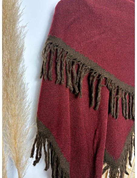 Capa de punto burdeos y chocolate