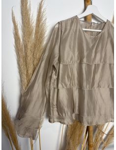 Blusa de gasa beige de volantes