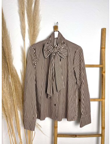 Blusa maxilazada con rayas camel y...