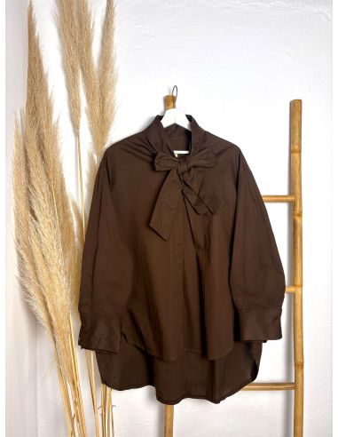 Blusa oversice lazada en el cuello...