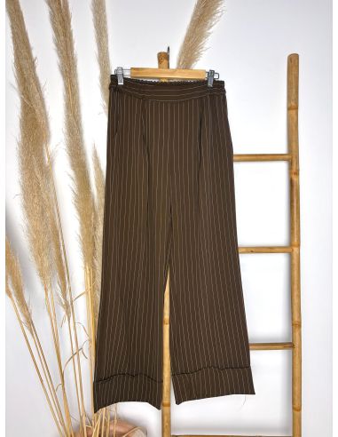 Pantalón recto de rayas chocolate