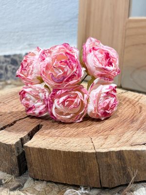 Ramillete flores pequeñas rosa y blancas