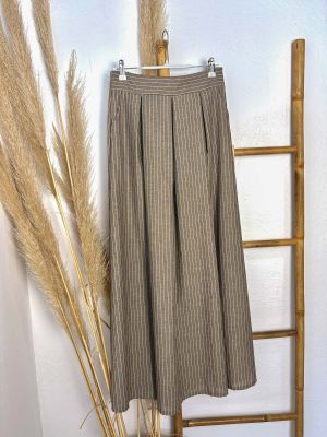 Falda de rayas marrón