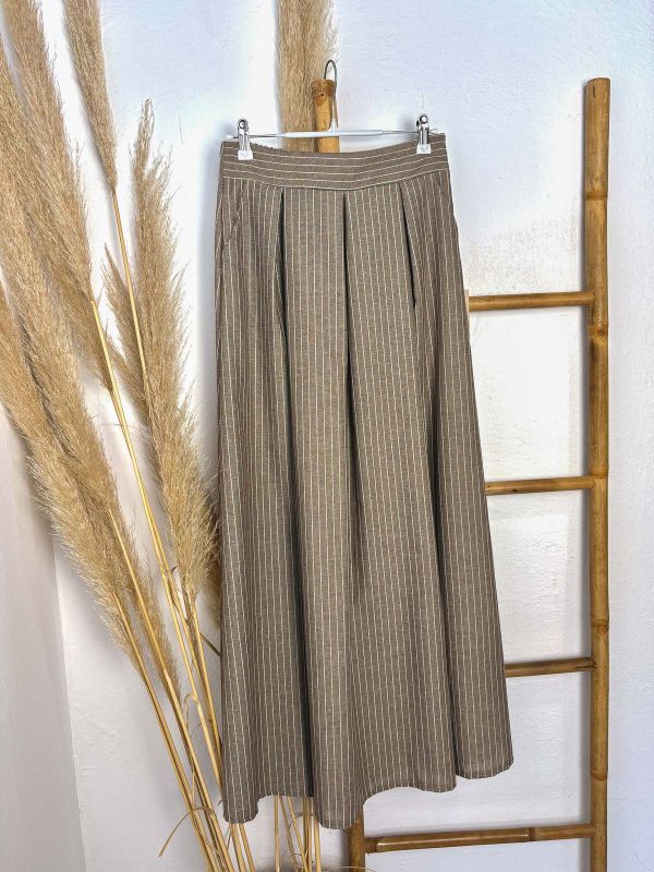 Falda de rayas marrón