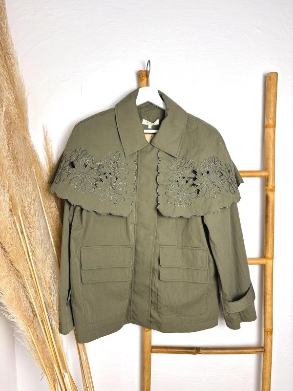 Tabardo hombros bordados verde cacería