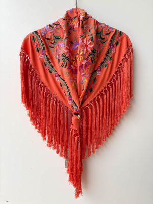 Mantón Jimena coral bordado colores