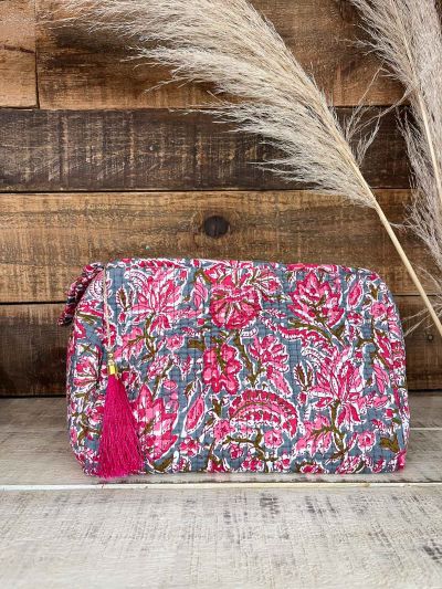 Neceser acolchado grisaceo estampado floral fucsia