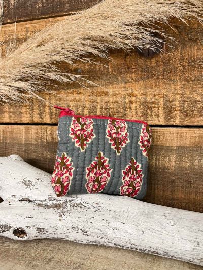 Monedero pequeño acolchado beige estampado floral burdeos