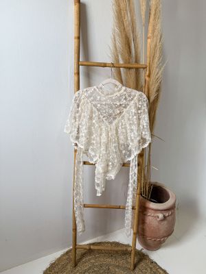 Top tul crudo flores bordadas