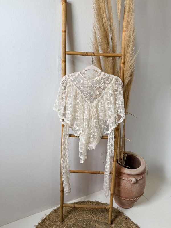 Top tul crudo flores bordadas
