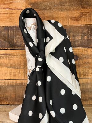 Pañuelo lunares negro 2