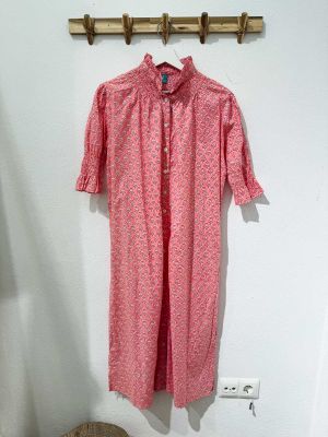 Vestido camisero cuello nido abeja rosa