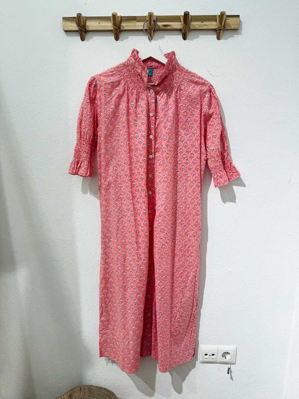 Vestido camisero cuello nido abeja rosa