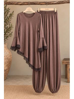 Blusa  raso chocolate  encaje en mangan y bajo. 2