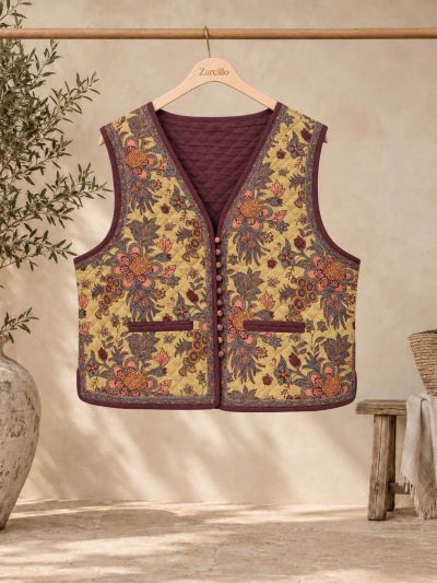 Chalequillo alcolchado estampado de imspiraciòn vintage.