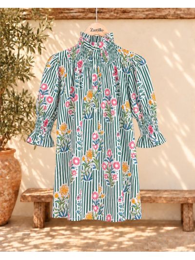Blusa rayas verdosas estampado floral cuello y puños fruncidos