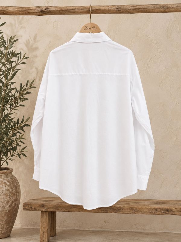 Camisa blanca bolsillo cuadrado