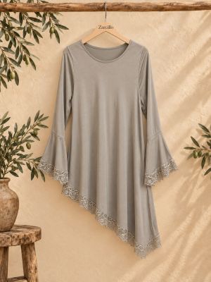 .Blusa topo raso con encaje en manga y bajos. 2