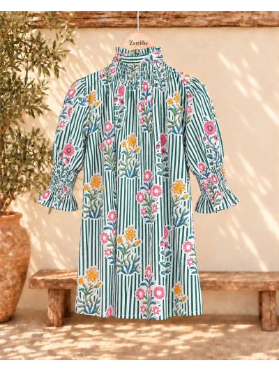 Blusa rayas verdosas estampado floral cuello y puños fruncidos
