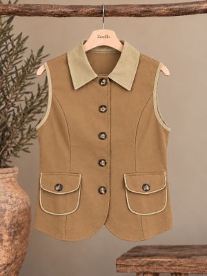 Chalequillo camel bolsillo combinado.