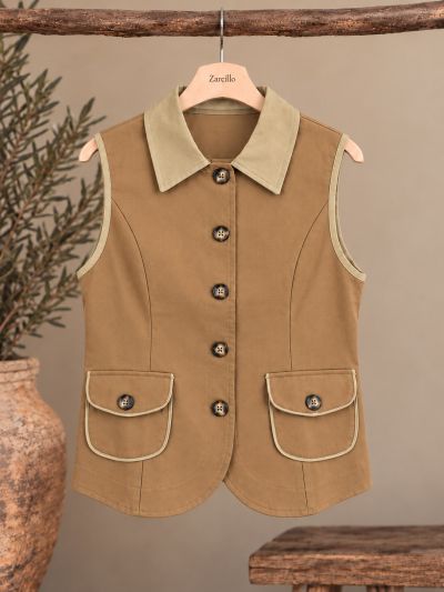 Chalequillo camel bolsillo combinado.